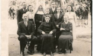 1940 - Primeira Missa com os pais e irmãos
